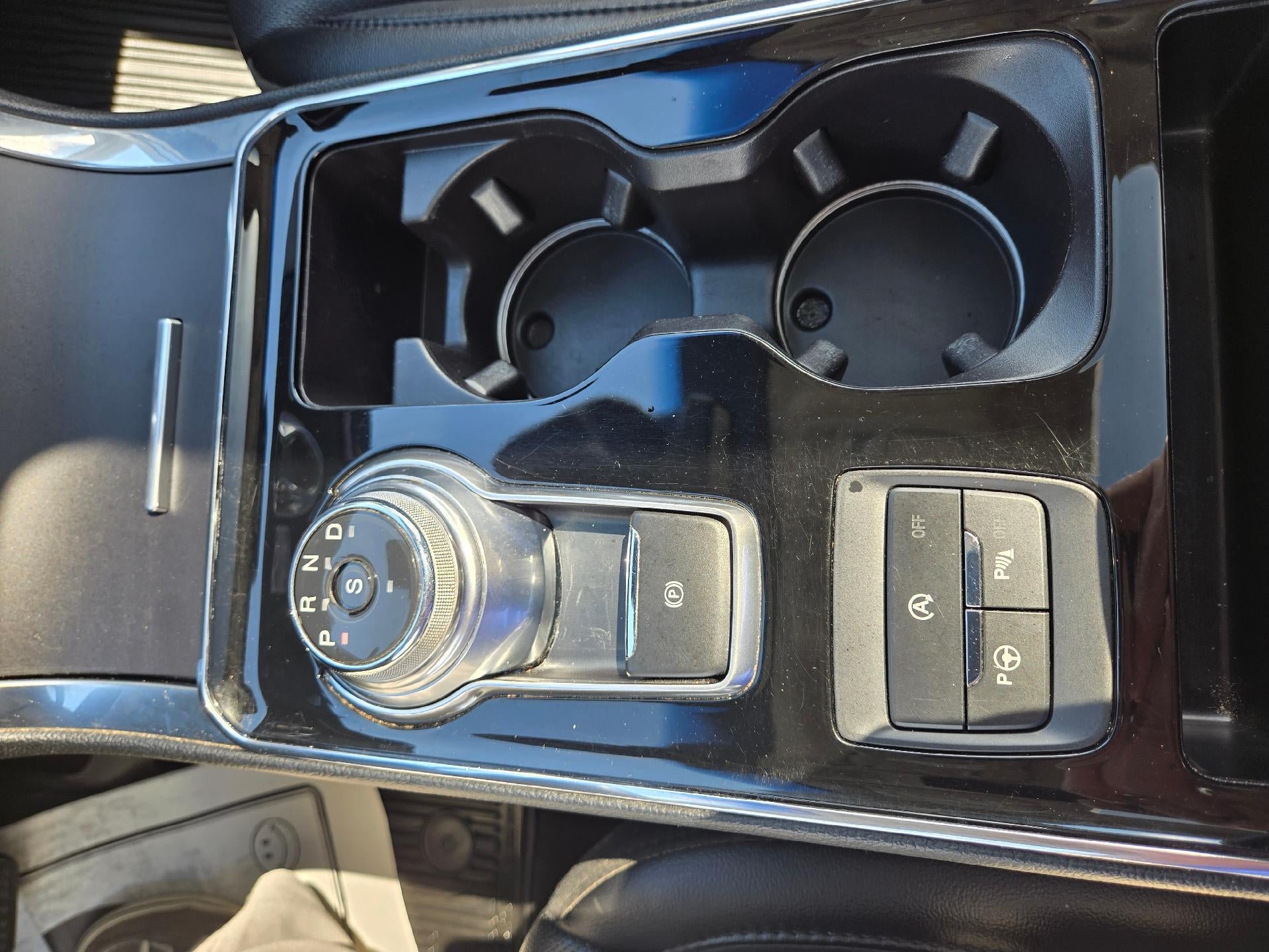 Used 2019 Ford Edge Titanium w/ Equipment Group 301A AWD/4WD image 19