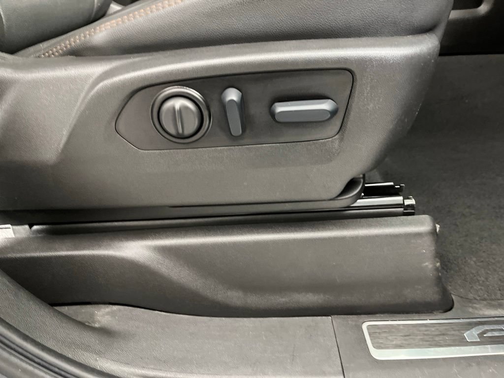 Certified 2022 GMC Sierra 1500 AT4 w/ AT4 Premium Package AWD/4WD image 6