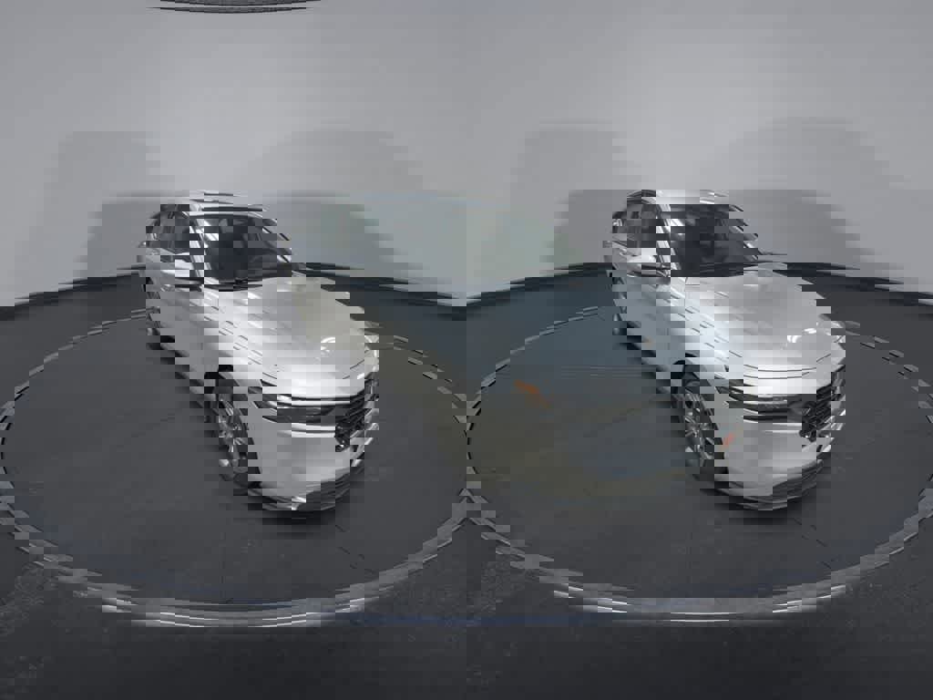 Used 2024 Honda Accord EX image 2