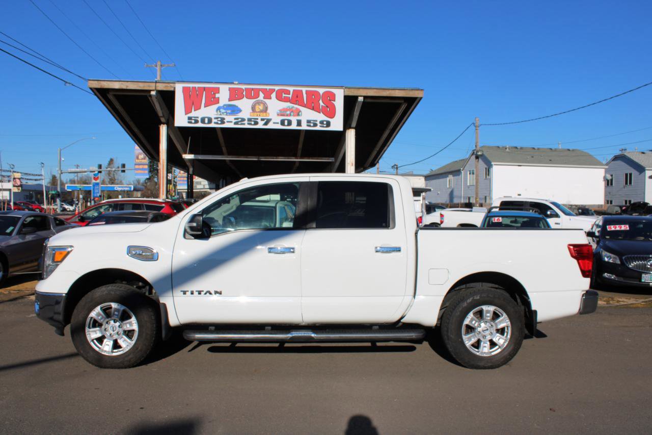 Used 2017 Nissan Titan SV image 3