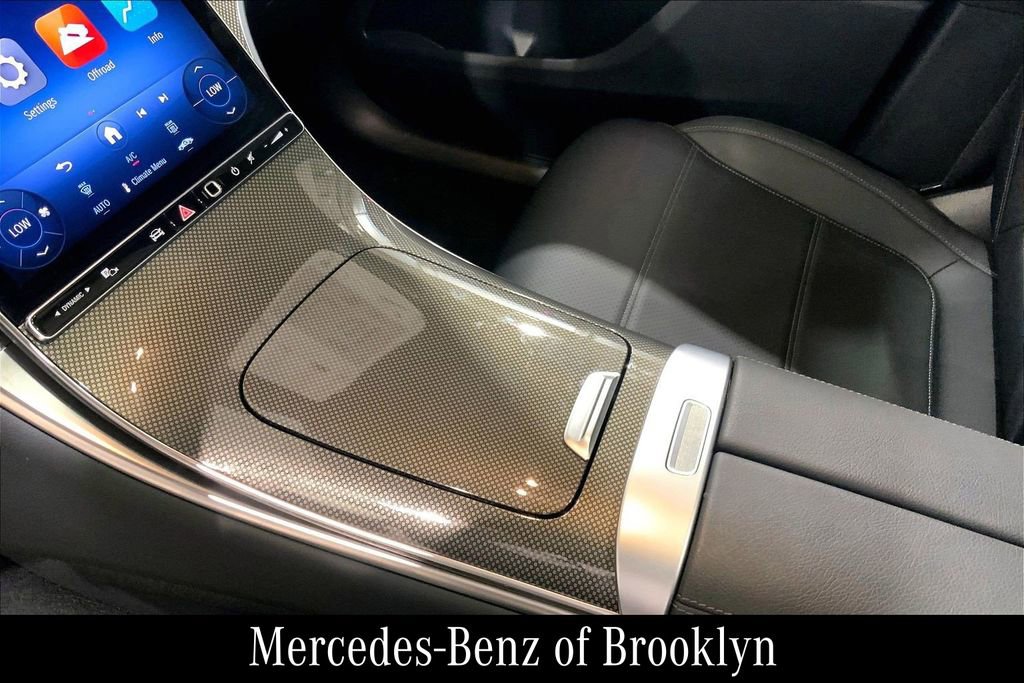 Used 2025 Mercedes-Benz GLC 300 4MATIC image 17