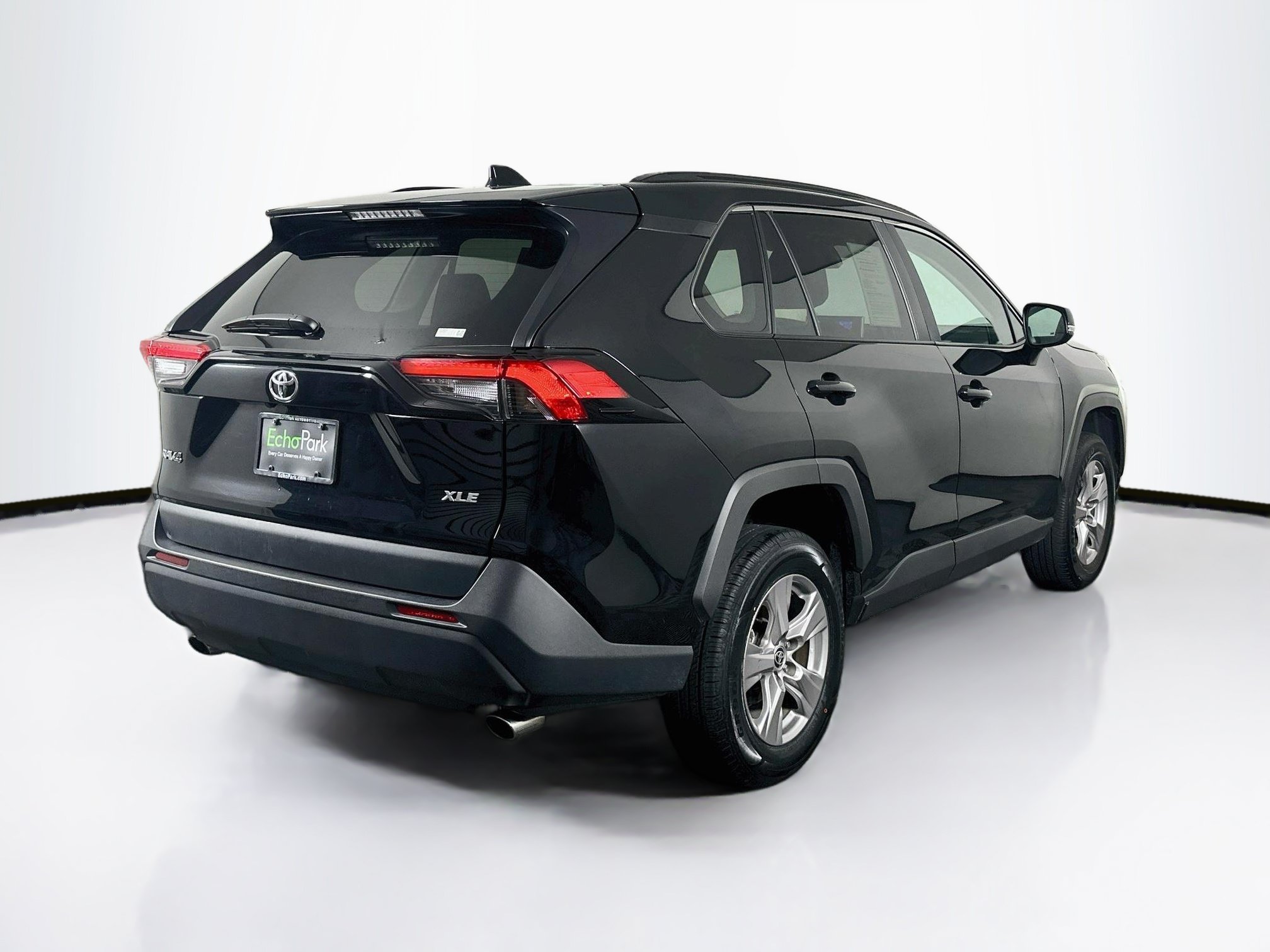 Used 2025 Toyota RAV4 XLE FWD image 9