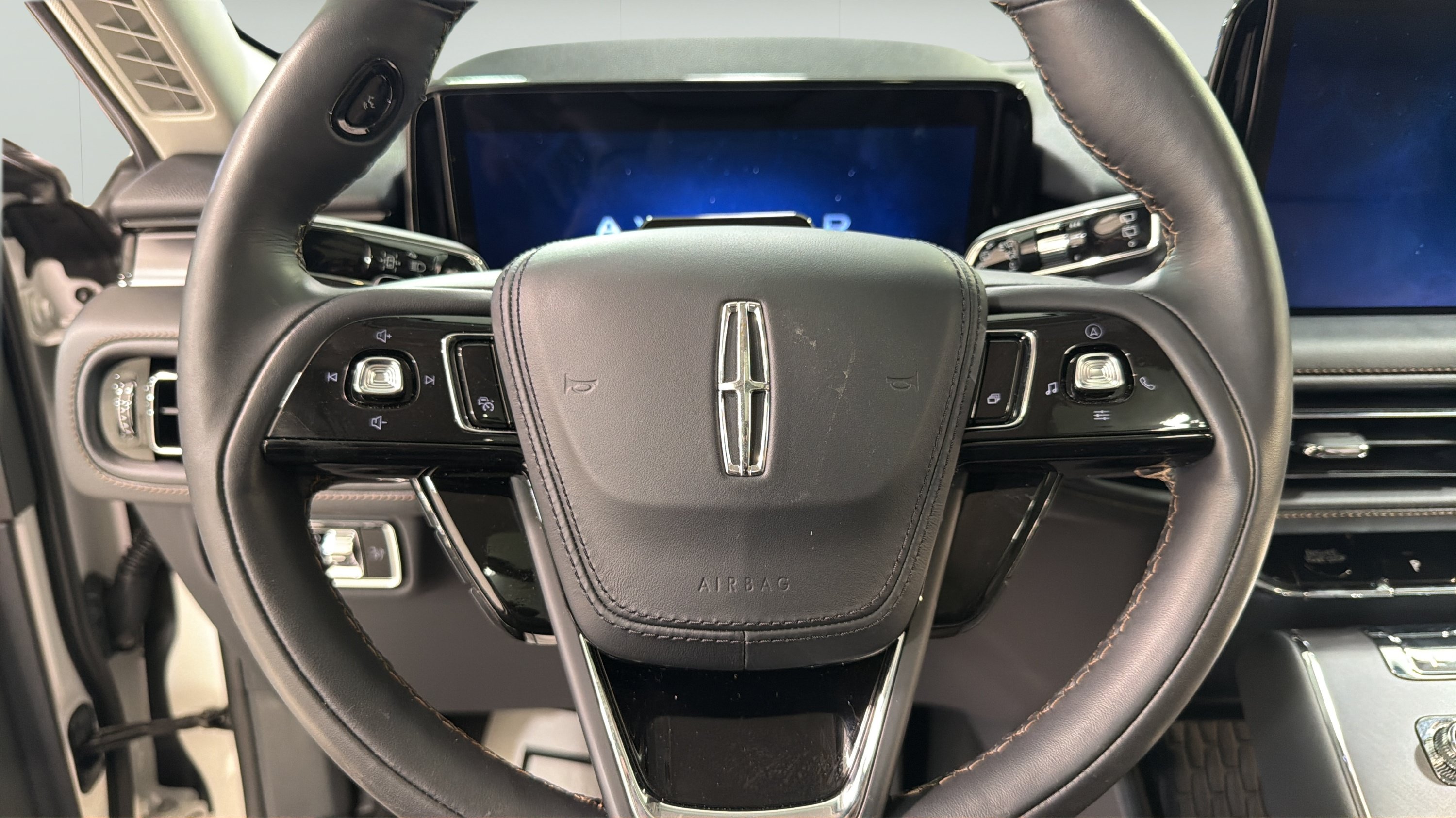 Used 2026 Lincoln Aviator 2WD image 12