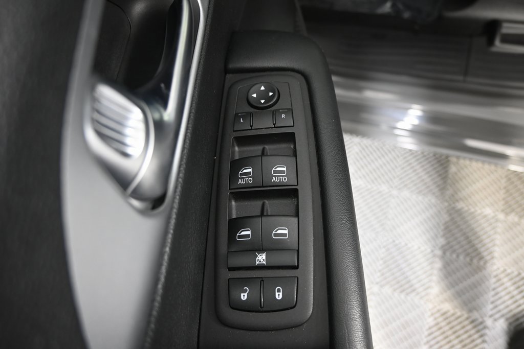 Used 2022 Chrysler Pacifica Touring-L w/ S Appearance Package image 21