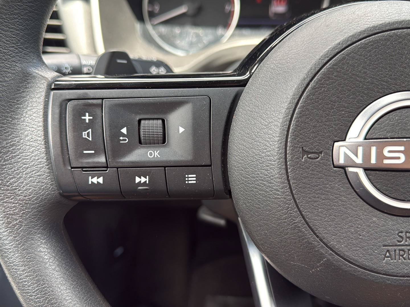 Used 2023 Nissan Rogue SV AWD/4WD image 14