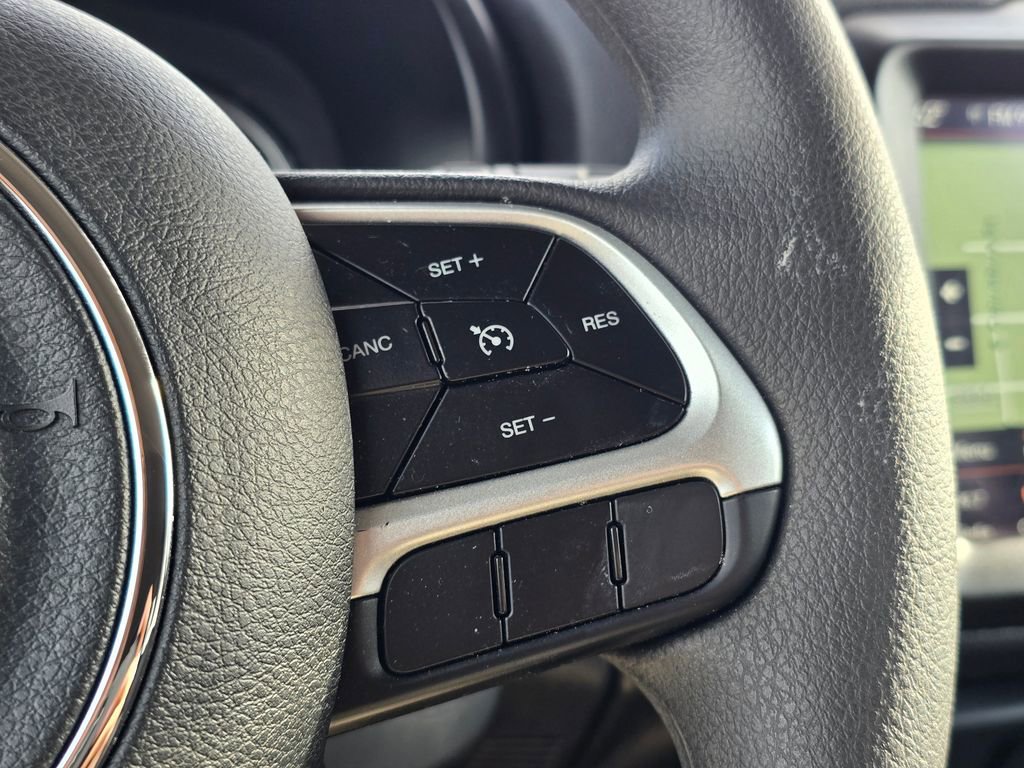 Used 2023 Jeep Renegade Latitude AWD/4WD image 31