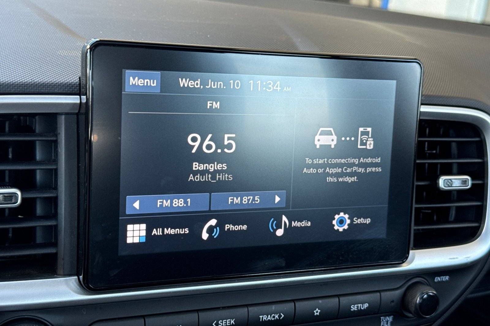 Used 2025 Hyundai Venue SEL FWD image 19