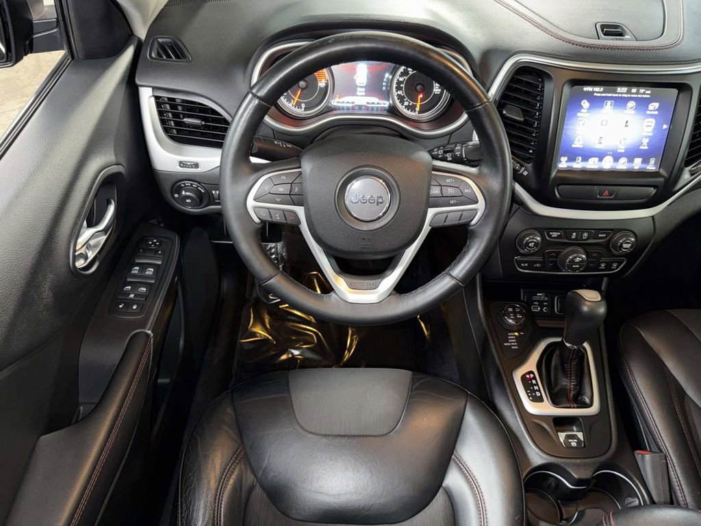 Used 2017 Jeep Cherokee Trailhawk w/ Comfort/Convenience Group image 4