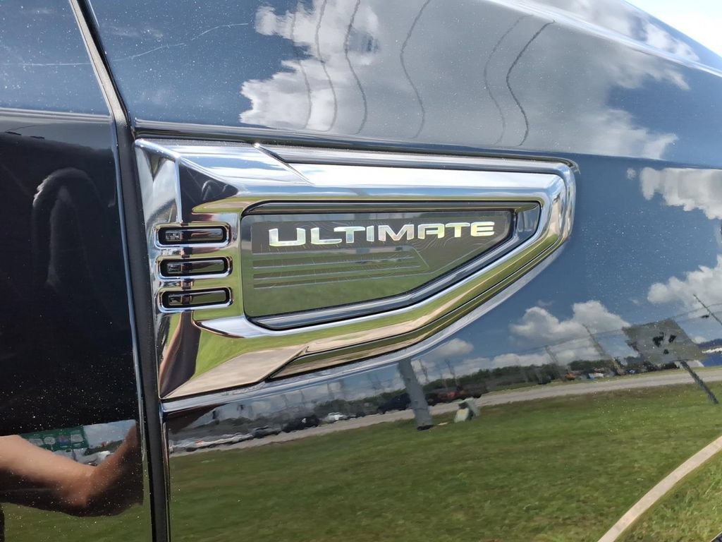 Used 2025 GMC Yukon Denali Ultimate AWD/4WD image 11