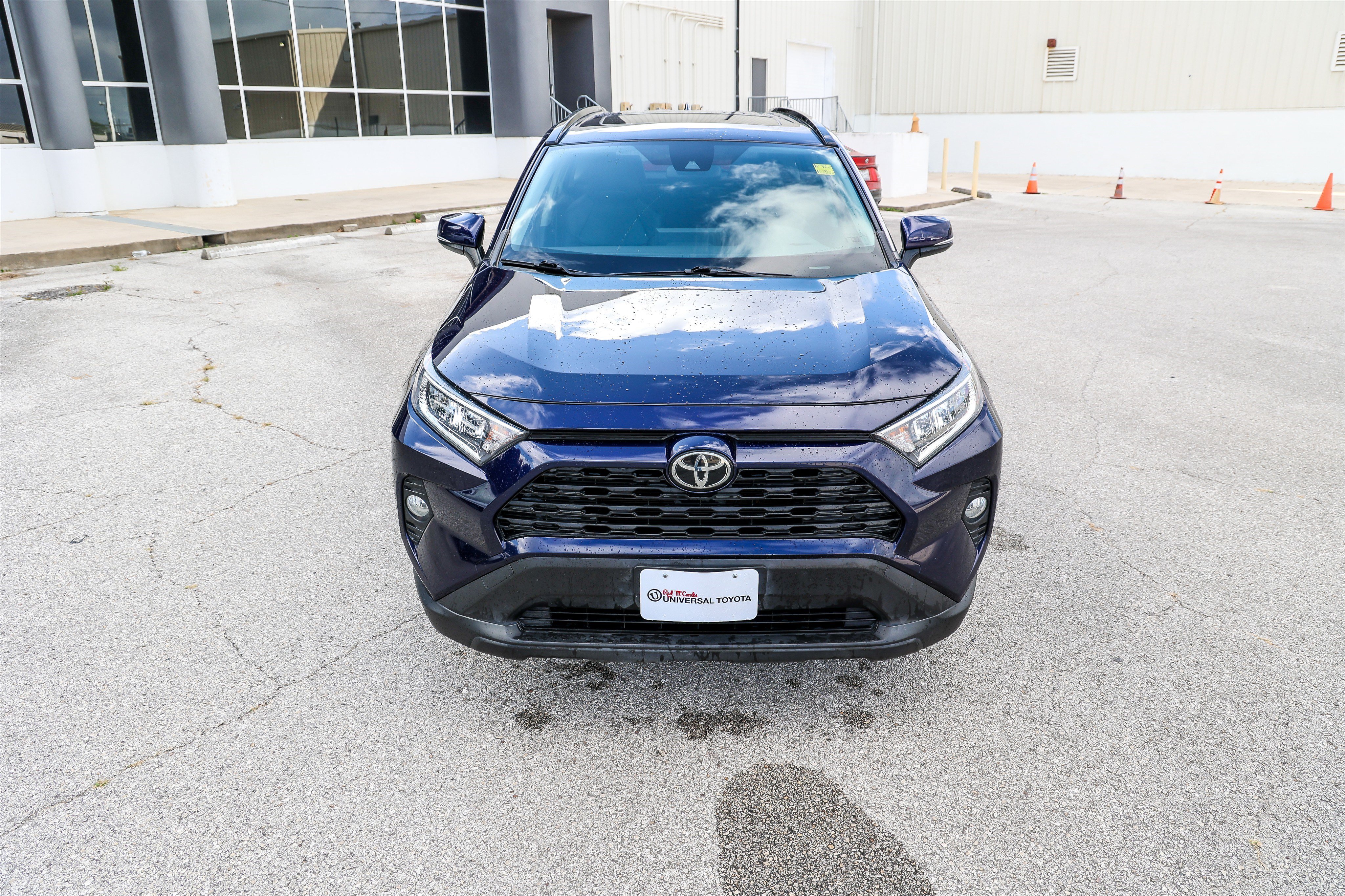 Used 2020 Toyota RAV4 XLE Premium FWD image 4