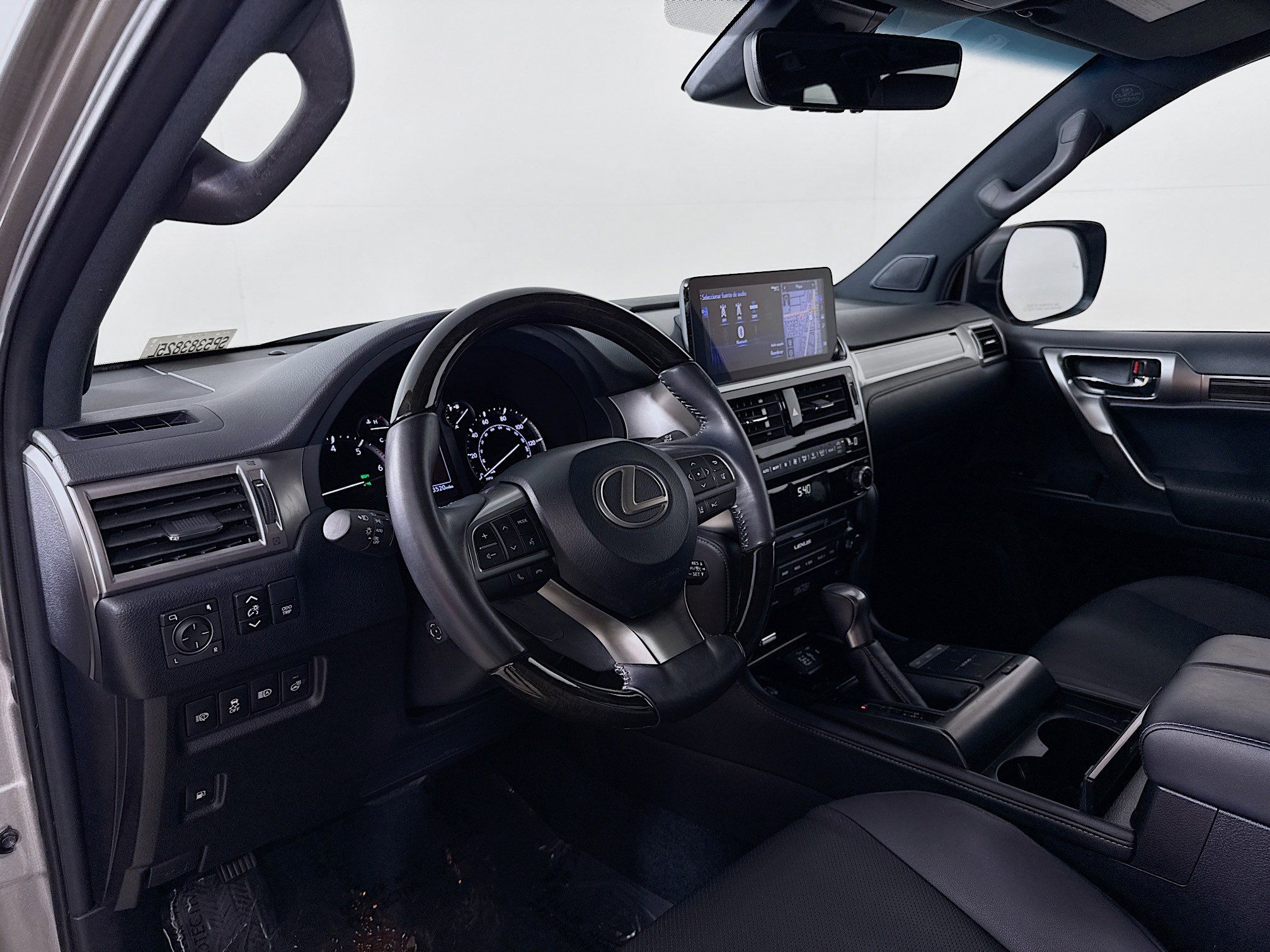 Used 2023 Lexus GX 460 Premium w/ Accessory Package AWD/4WD image 9