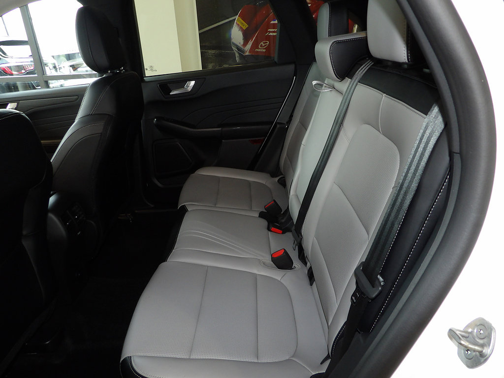 Used 2025 Ford Escape Platinum AWD/4WD image 23