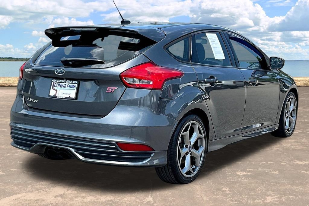 Used 2017 Ford Focus ST FWD image 8