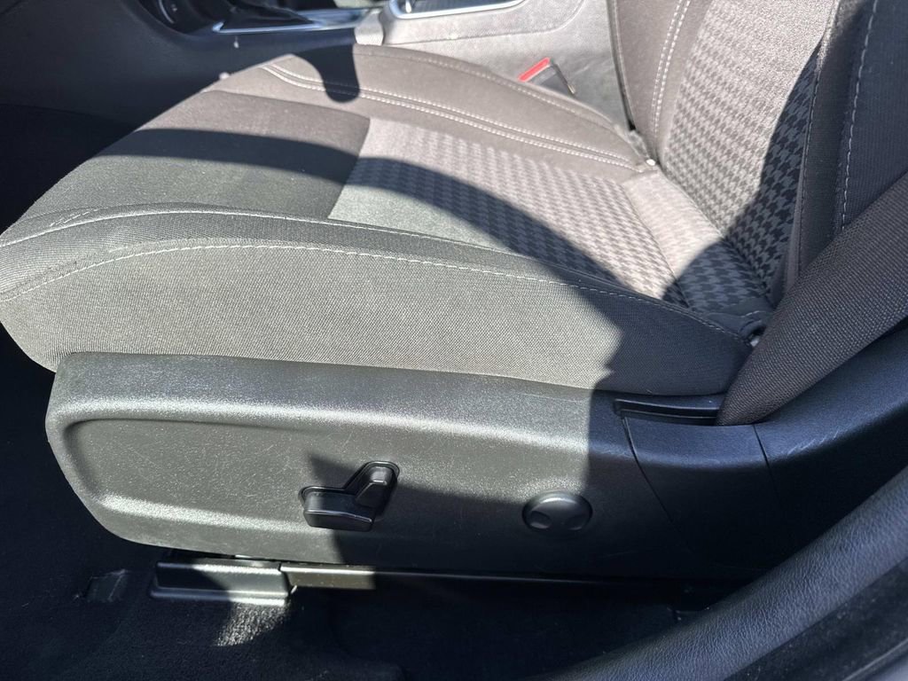Used 2023 Dodge Charger SXT image 16