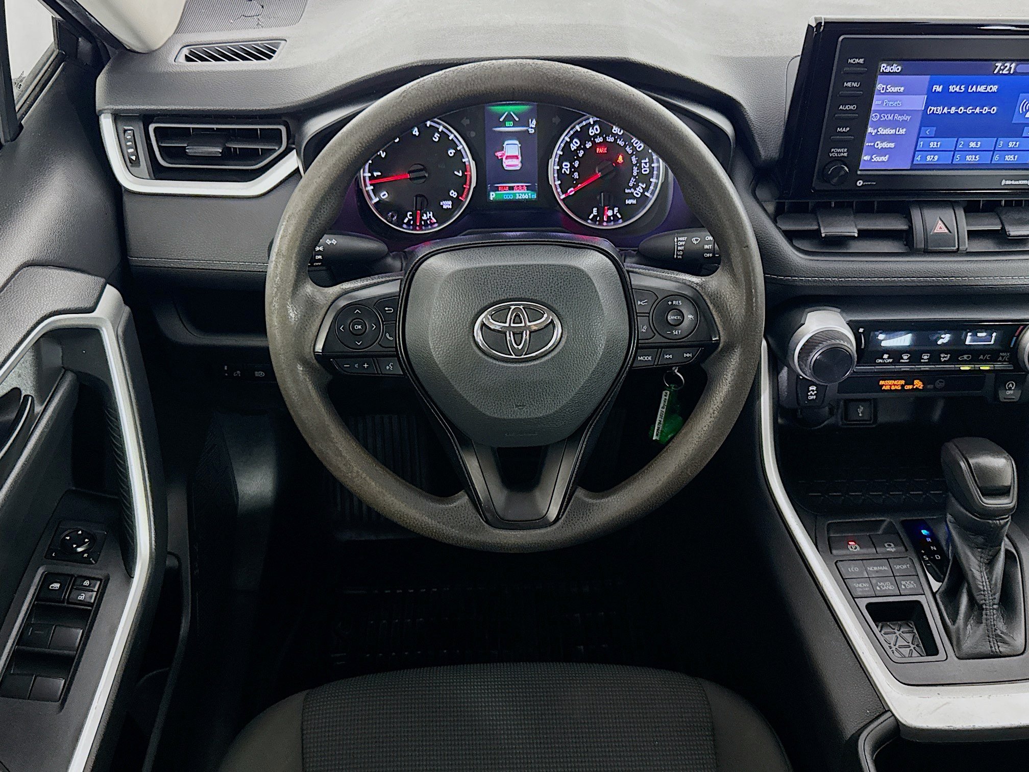 Used 2022 Toyota RAV4 LE AWD/4WD image 15