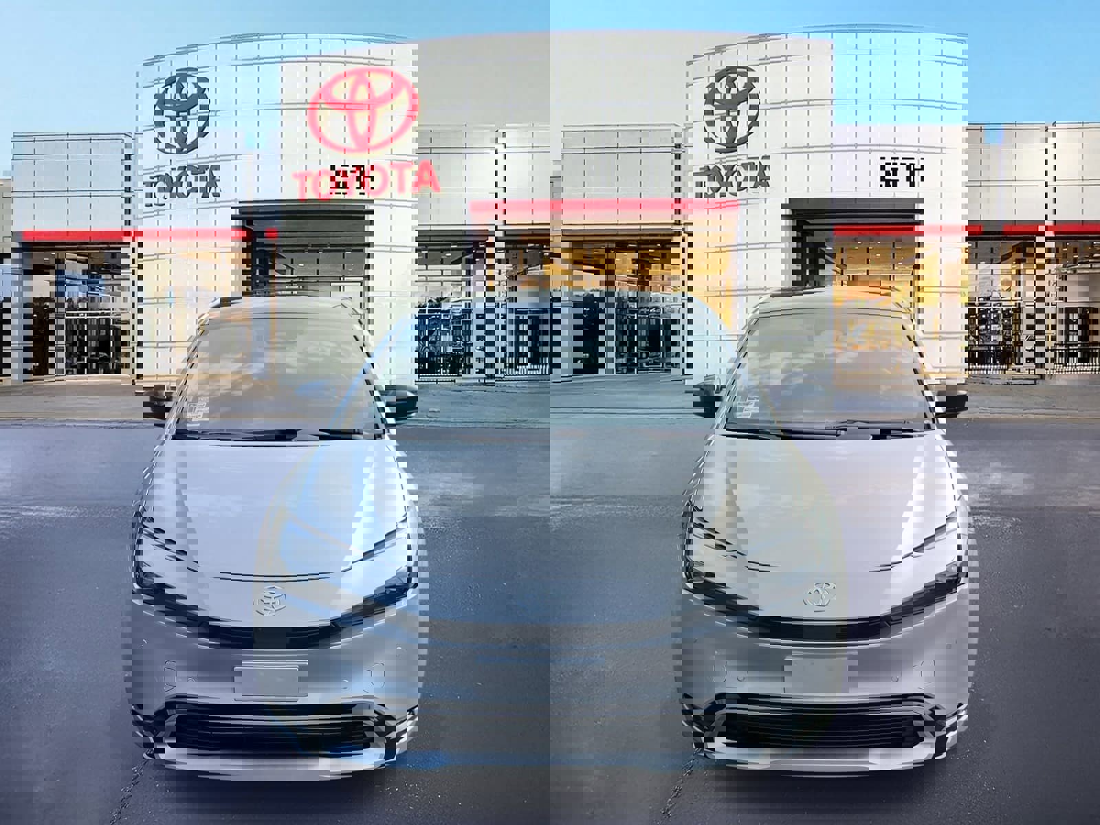 Used 2025 Toyota Prius Plug-In Hybrid image 2