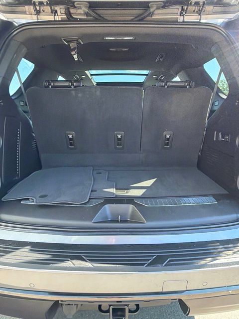 Used 2021 Chevrolet Tahoe Z71 w/ Luxury Package AWD/4WD image 29