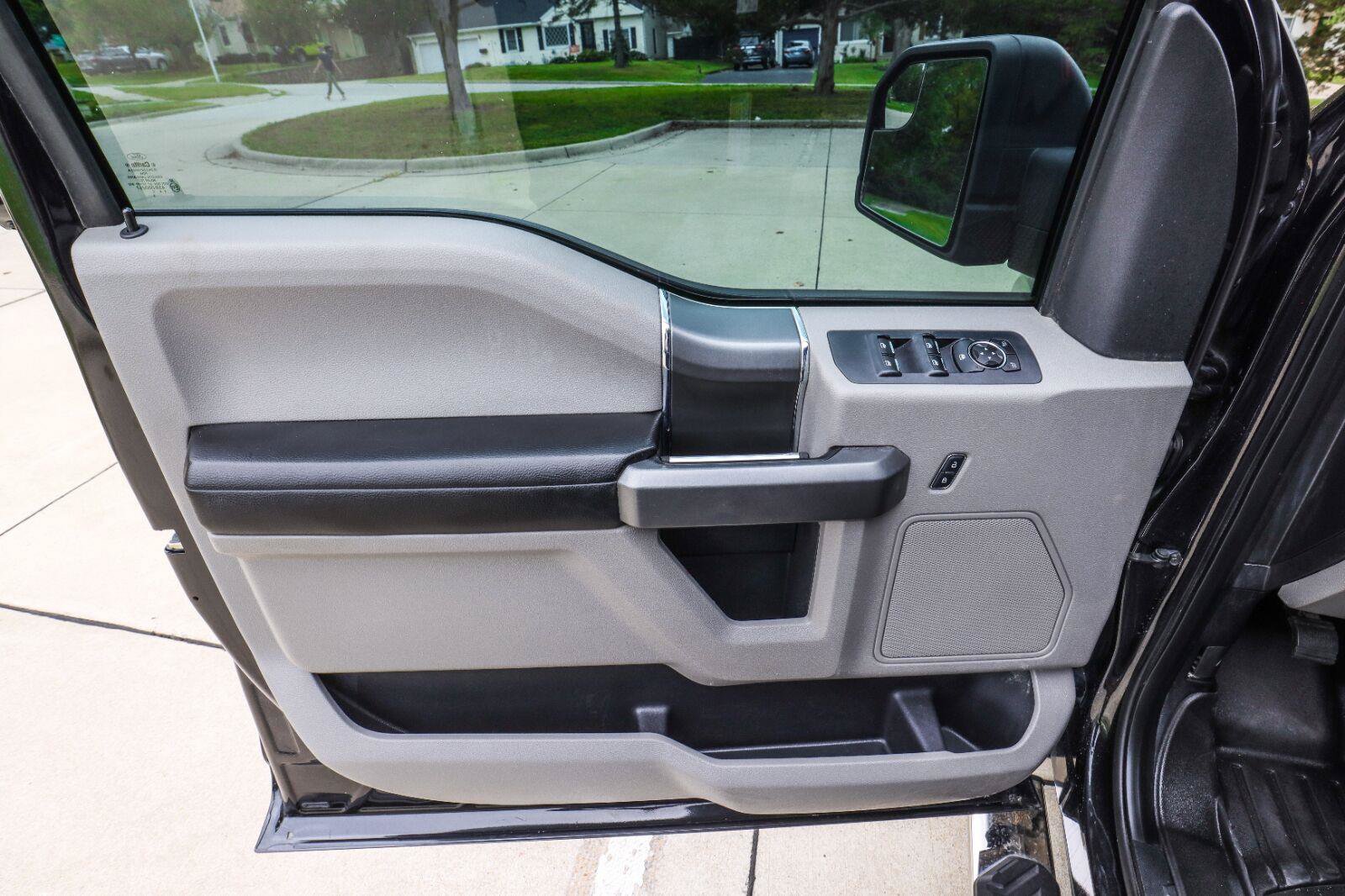 Used 2015 Ford F150 XLT w/ Equipment Group 302A Luxury RWD image 32