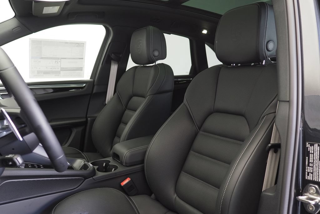 New 2026 Porsche Macan AWD/4WD image 13