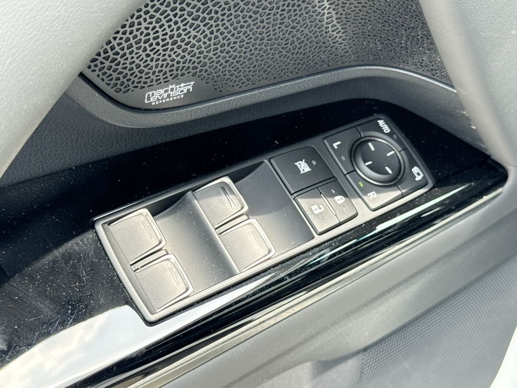 Used 2024 Lexus LX 600 4WD w/ Luxury Package image 15