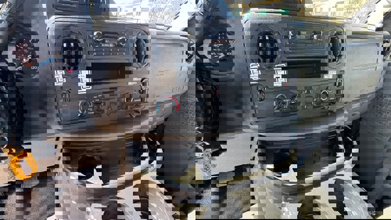 Used 2022 Ford E-350 and Econoline 350 Super Duty image 9