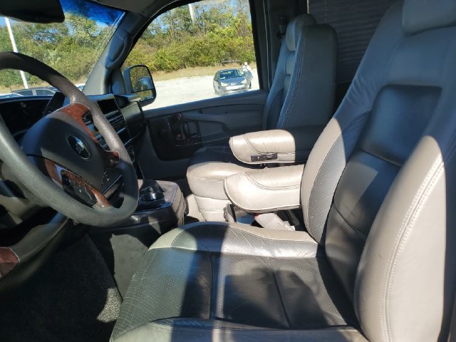 Used 2010 Chevrolet Express 3500 LT w/ LT Preferred Equipment Group RWD image 17