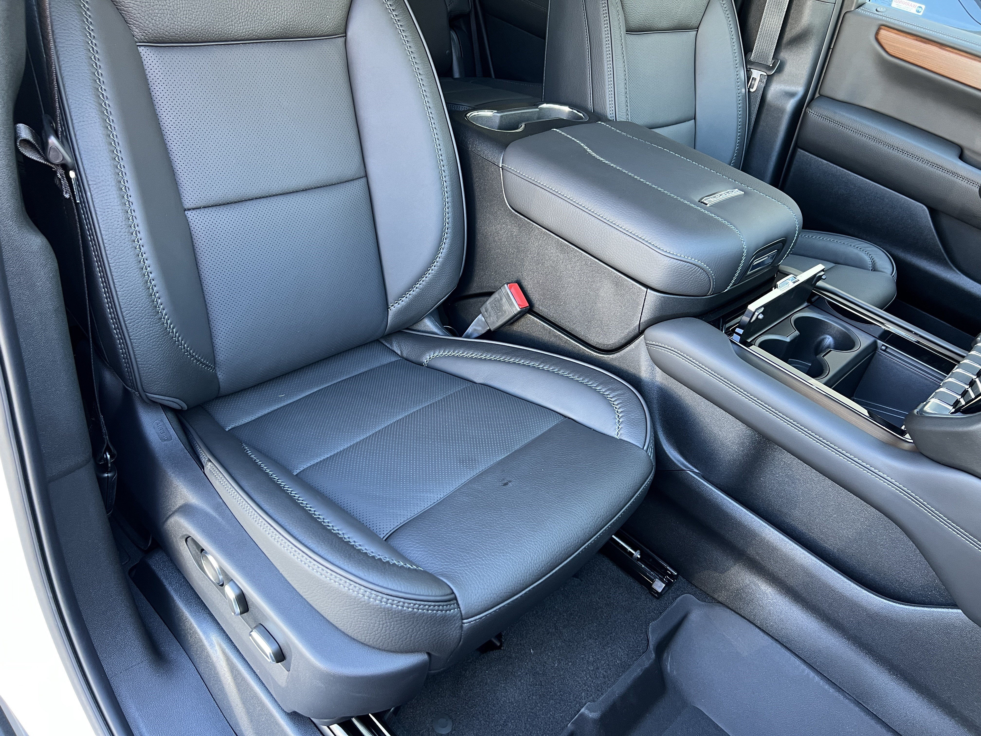 New 2026 GMC Yukon Denali w/ Denali Reserve Package AWD/4WD image 29