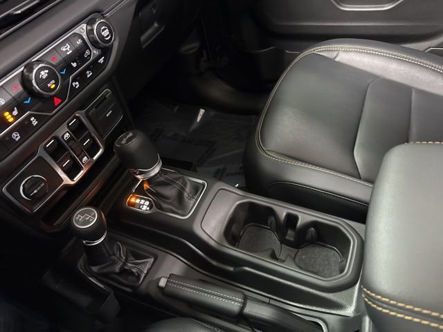Used 2025 Jeep Wrangler Sahara image 23