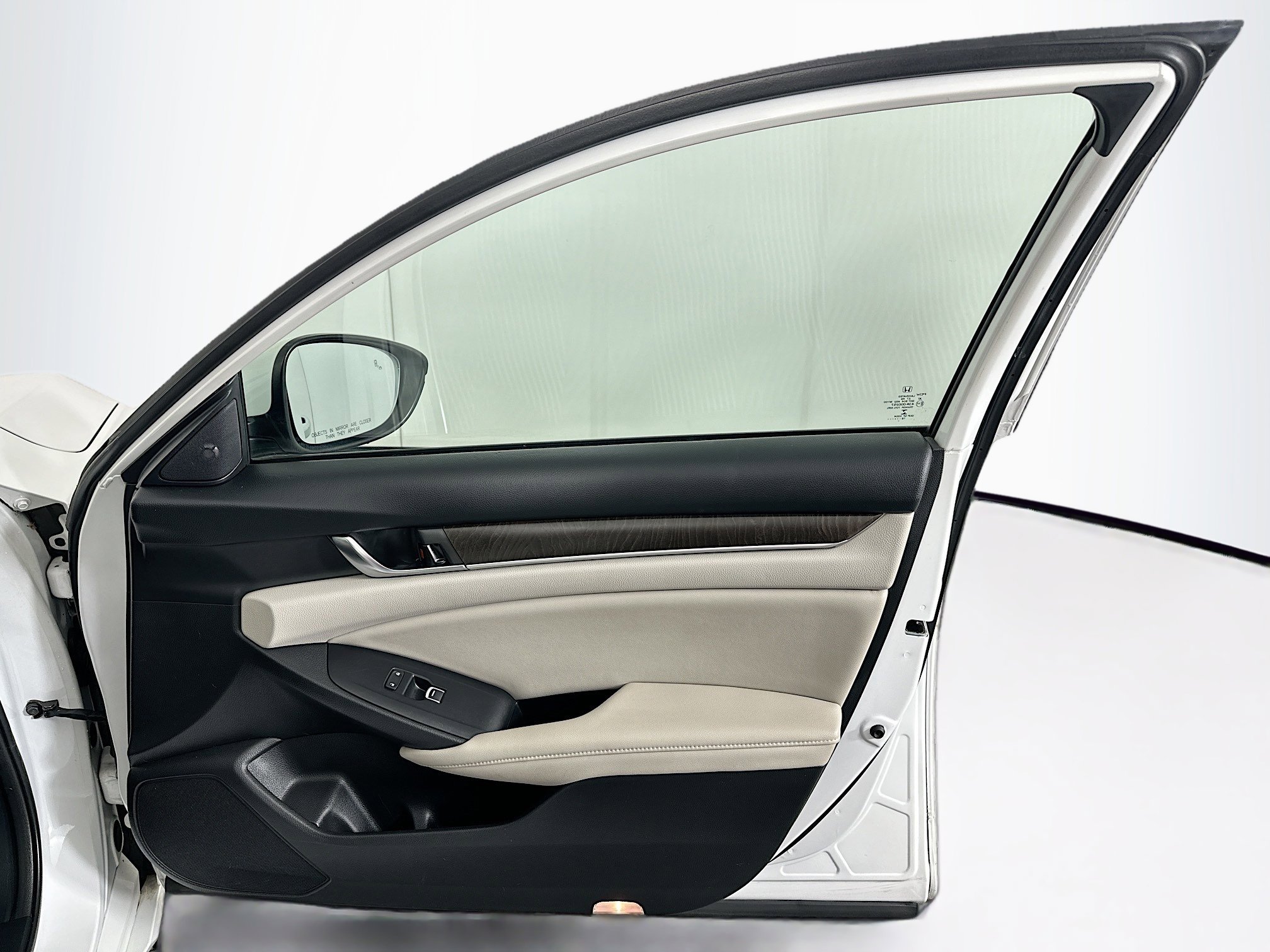 Used 2018 Honda Accord Touring image 32