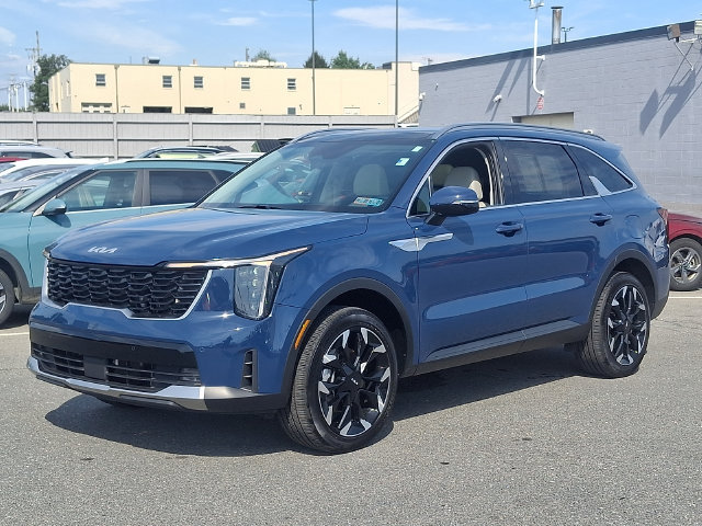 Used 2025 Kia Sorento EX w/ Panoramic Sunroof Package