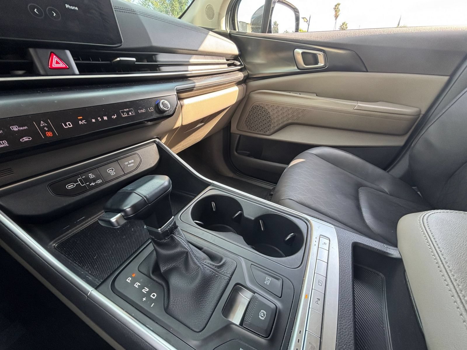 Used 2026 Kia Carnival FWD image 43