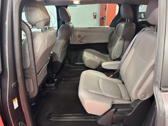 Certified 2025 Toyota Sienna XLE FWD image 12