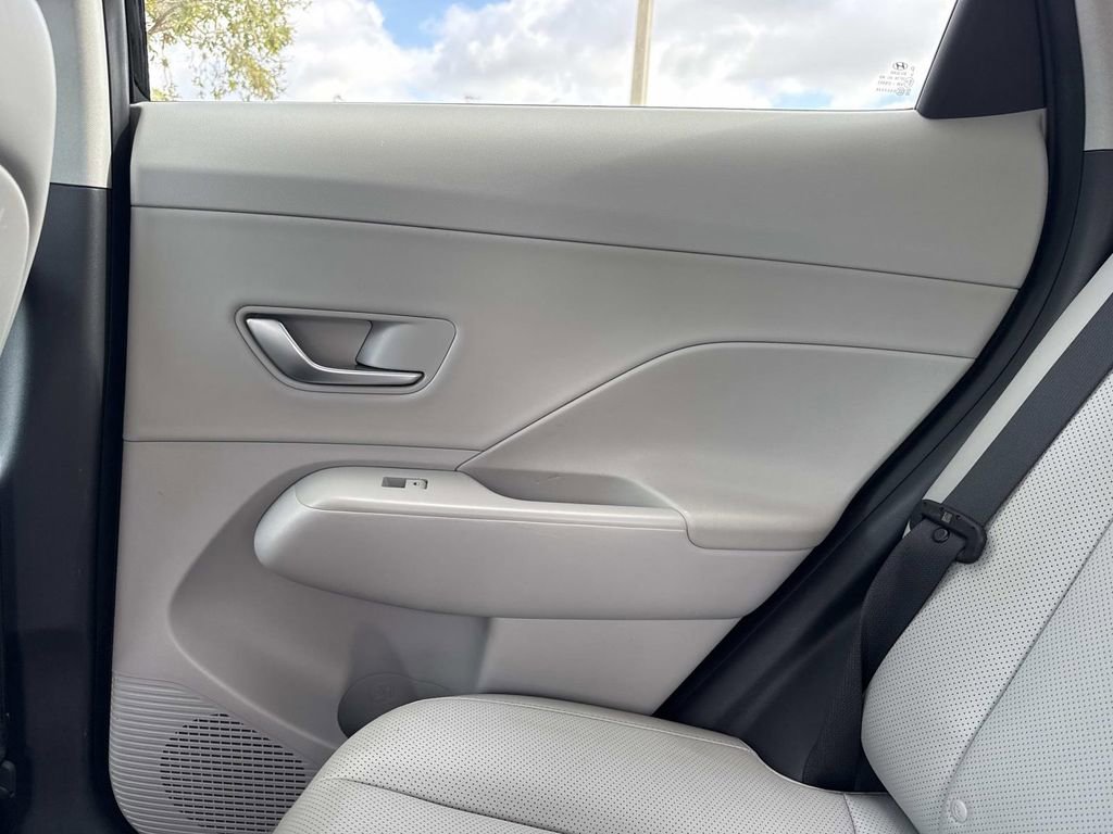 Used 2024 Hyundai Kona Limited image 17