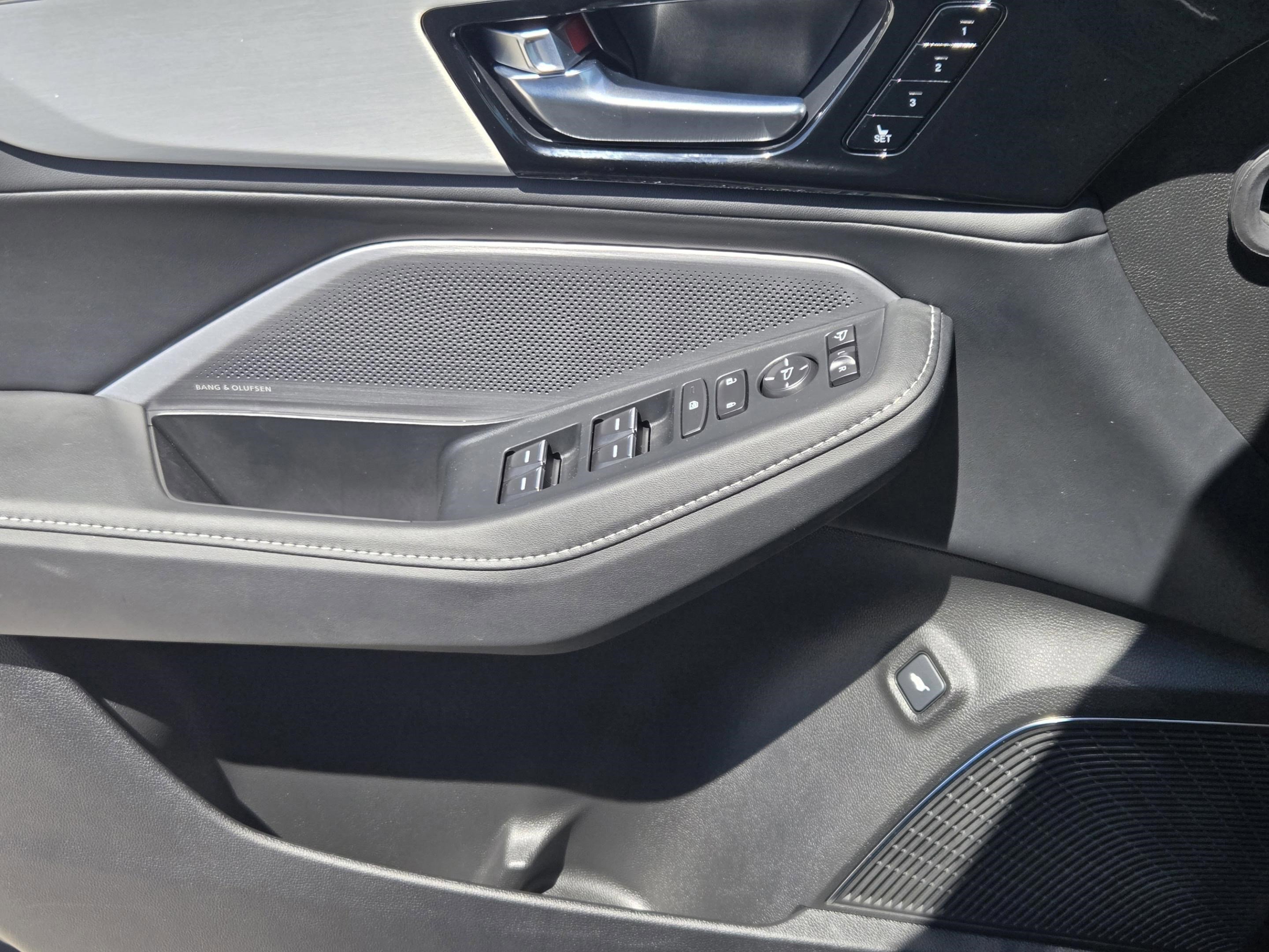 Used 2026 Acura MDX w/ Technology Package image 16