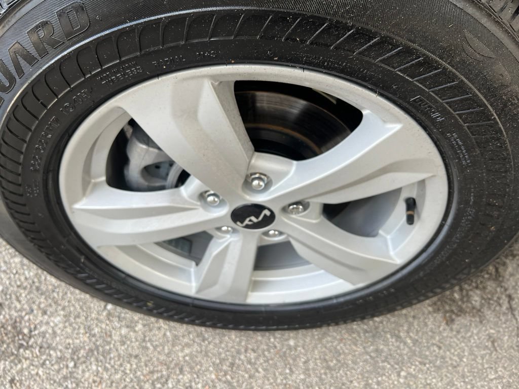 Certified 2022 Kia Sorento LX FWD image 38