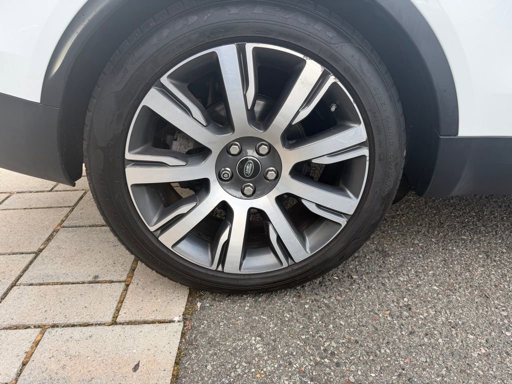 Used 2019 Land Rover Discovery HSE Luxury AWD/4WD image 17