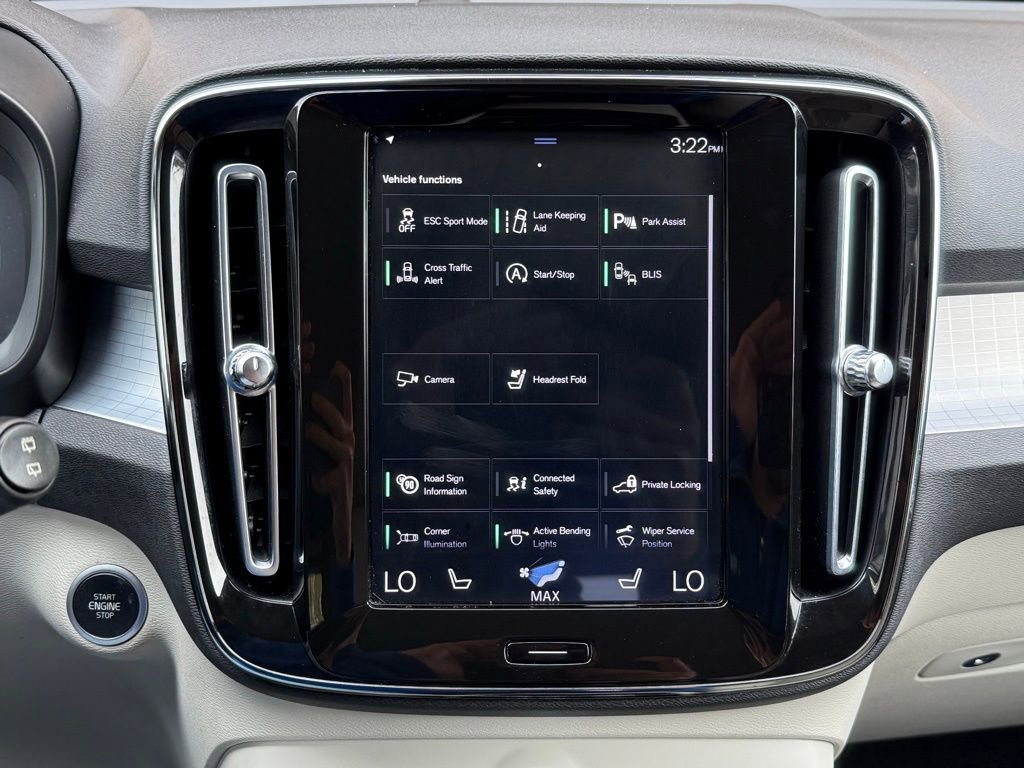 Used 2021 Volvo XC40 T5 Momentum w/ Premium Package image 36