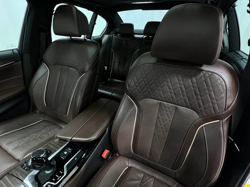 Used 2019 BMW M550i xDrive image 15