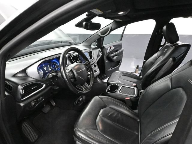 Used 2019 Chrysler Pacifica Touring-L Plus w/ Advanced Safetytec Group FWD image 32