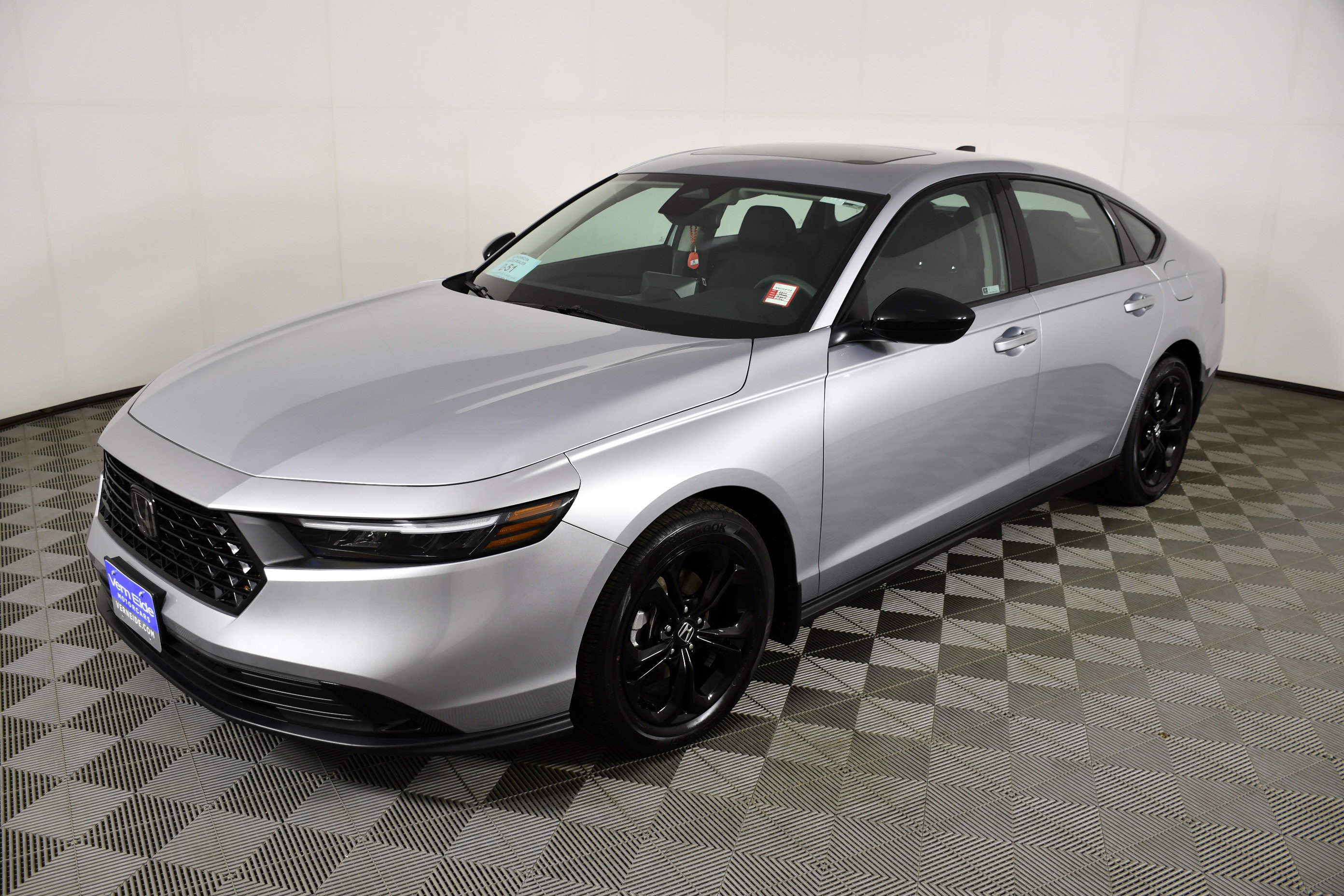 Certified 2025 Honda Accord SE image 9