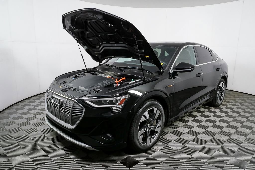 Certified 2022 Audi e-tron Premium image 33