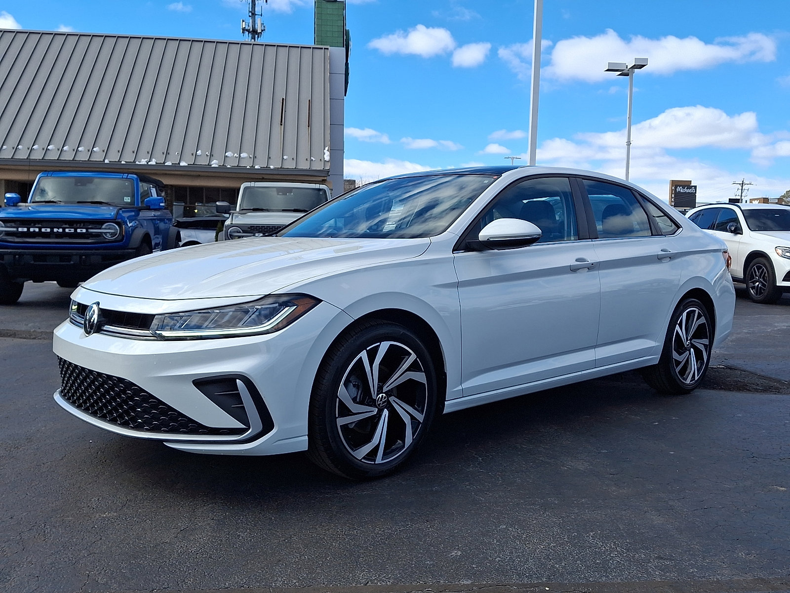 Certified 2025 Volkswagen Jetta SEL image 3