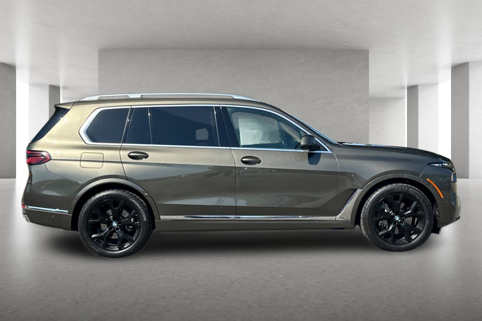 Used 2024 BMW X7 xDrive40i w/ Executive Package AWD/4WD image 3