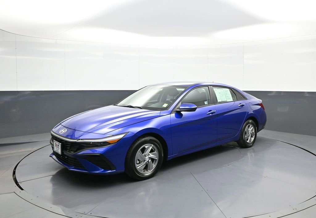 Used 2025 Hyundai Elantra SE FWD image 10