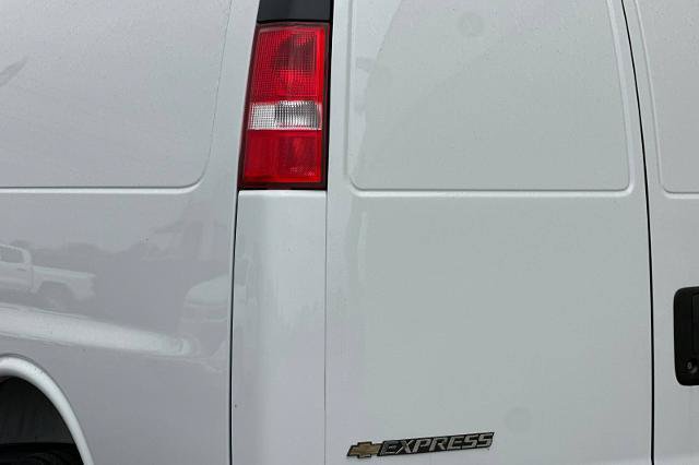 New 2026 Chevrolet Express 2500 w/ Driver Convenience Package RWD image 30