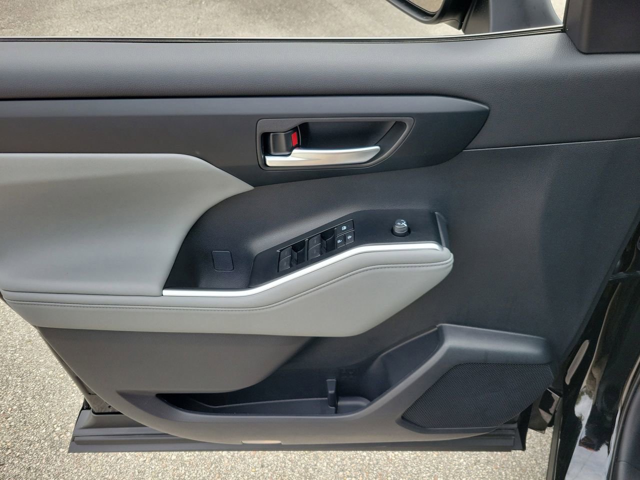 New 2026 Toyota Highlander XLE image 15