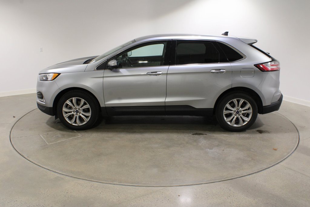 Used 2022 Ford Edge Titanium image 2