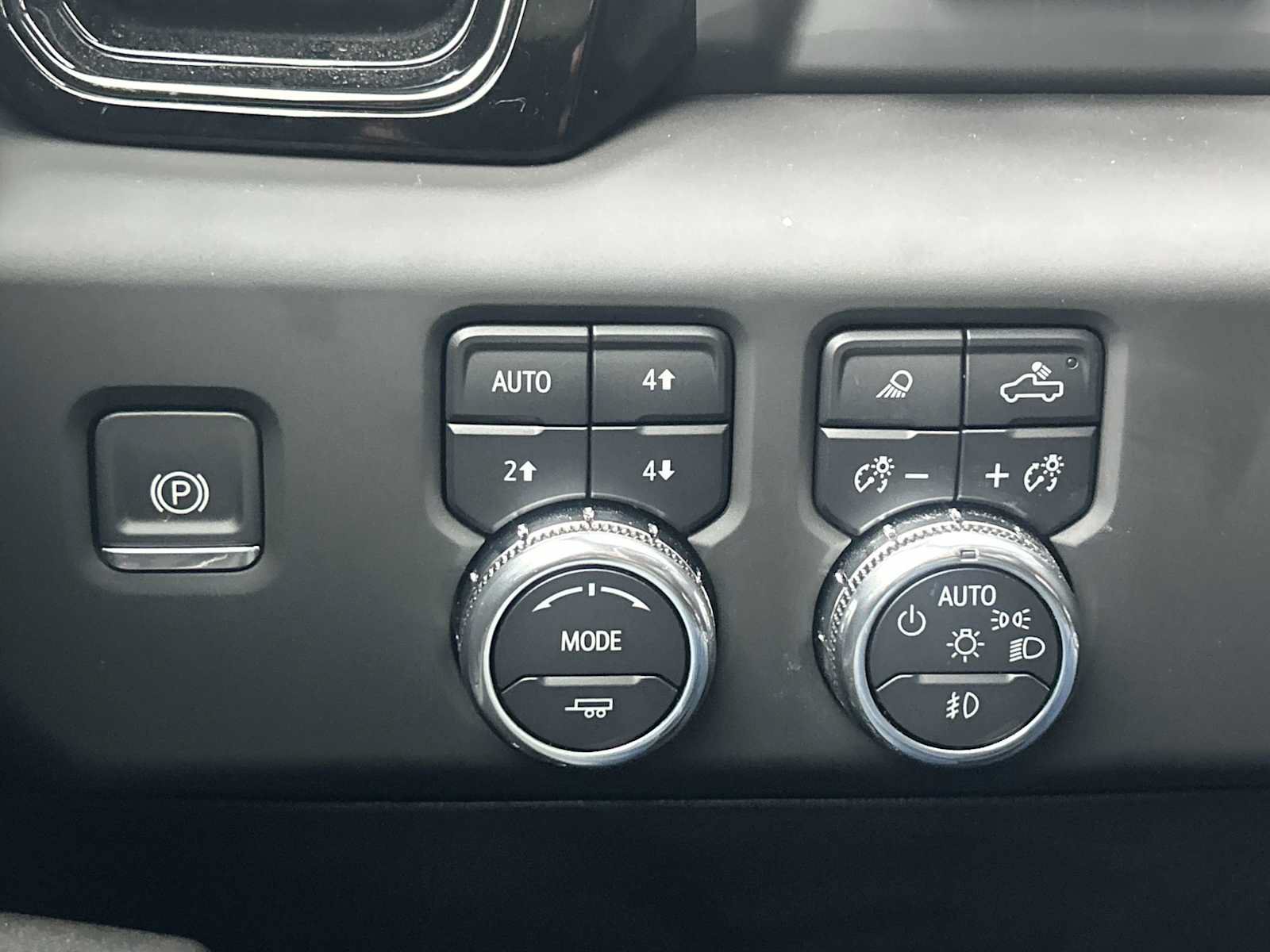 Used 2025 GMC Sierra 2500 AT4 w/ AT4 Premium Plus Package AWD/4WD image 18