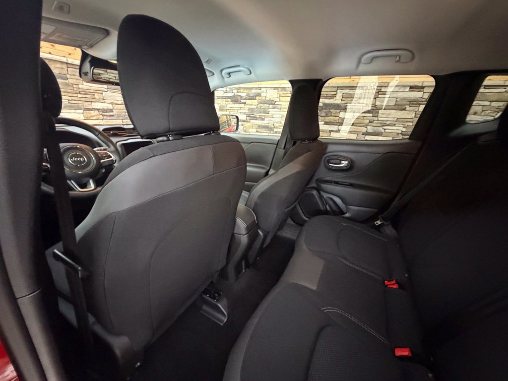 Used 2023 Jeep Renegade Latitude w/ Premium Group AWD/4WD image 43