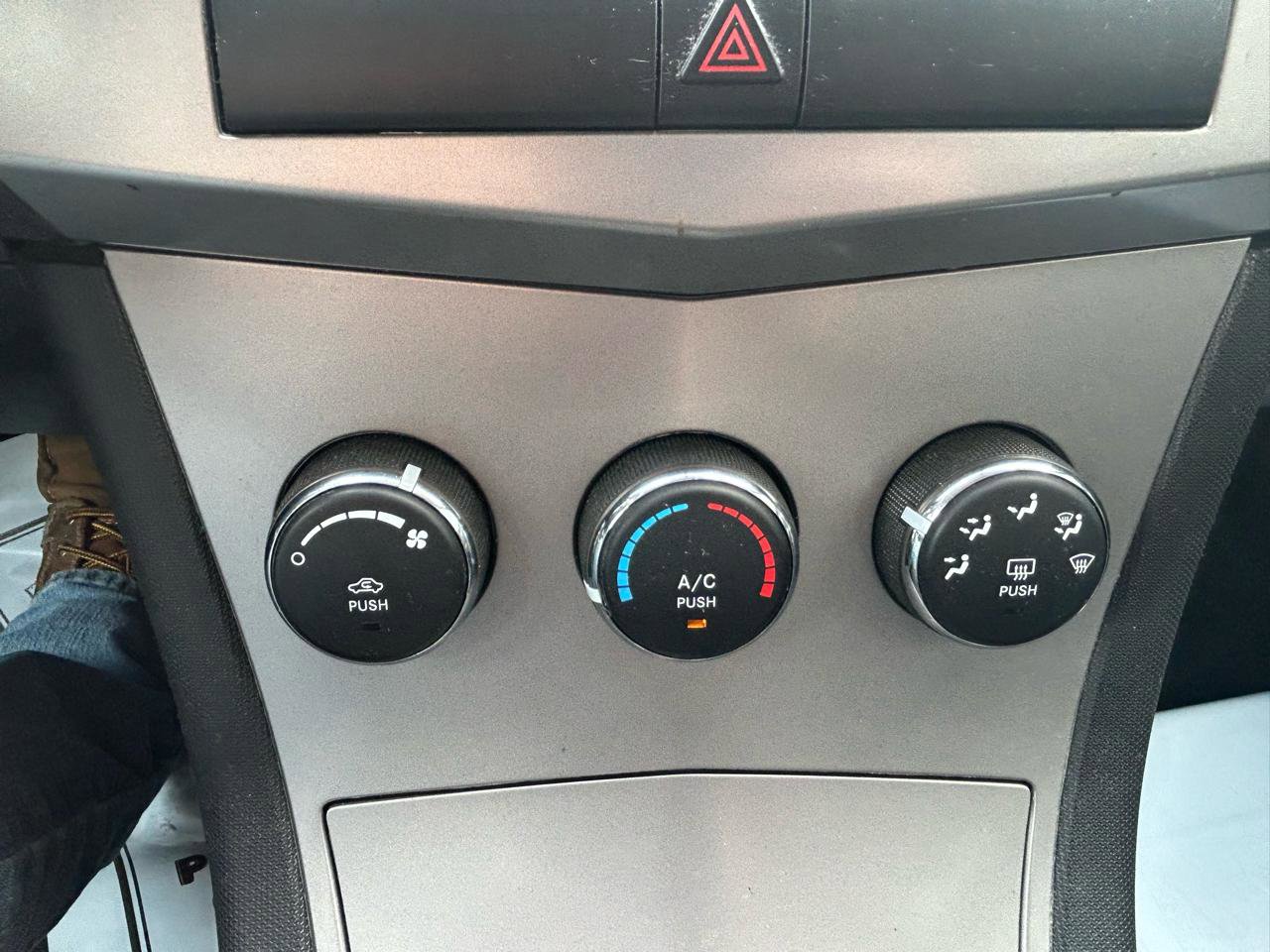 Used 2010 Chrysler Sebring Touring FWD image 21